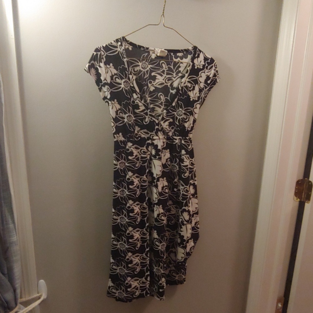 Black & White V-Neck Floral Dress